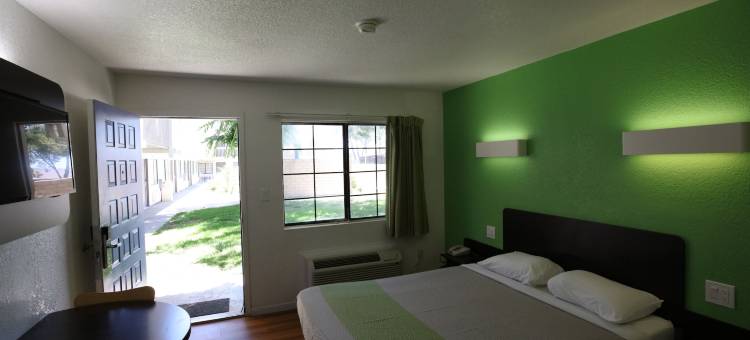 巴斯托6号汽车旅馆(Motel 6 Barstow, CA)图片