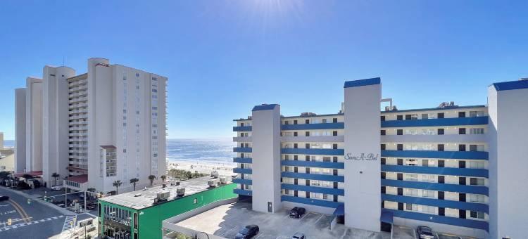 Spacious Balcony with Ocean Glimpse and Outdoor Pool - Charming Retreat图片