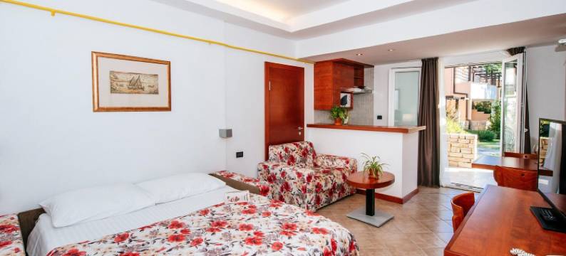 扎顿度假村的公寓带泳池(Apartments in Zaton Holiday Resort with Pool)图片