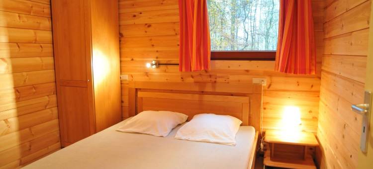 比利时带舒适木质内饰的小木屋(Chalet in Belgium with Cozy Wood Interior)图片