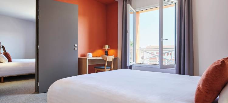 原创精品店，拉瑞沃特酒店，皮伊吉约姆(Originals Boutique, Hôtel Larivaut, Puy-Guillaume)图片