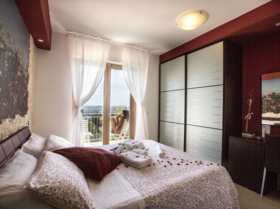 贝罗奥里藏特假日居家酒店