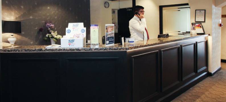 霍尔特酒店(The Holt Hotel)图片