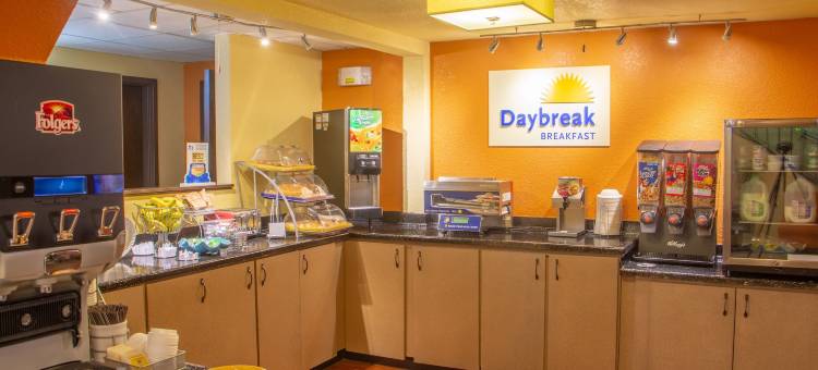 史蒂芬角温德姆戴斯套房酒店(Days Inn & Suites by Wyndham Stevens Point)图片