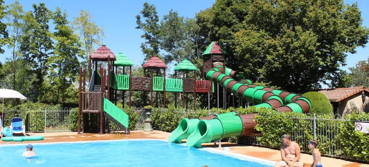 格兰治堡露营酒店(Chateau-Camping la Grange Fort, 63500 les Pradeaux)图片