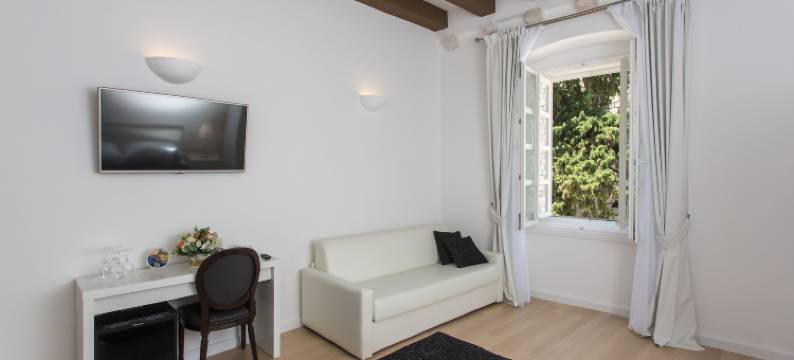 克拉里萨宫客房酒店(Rooms Klarisa Palace)图片
