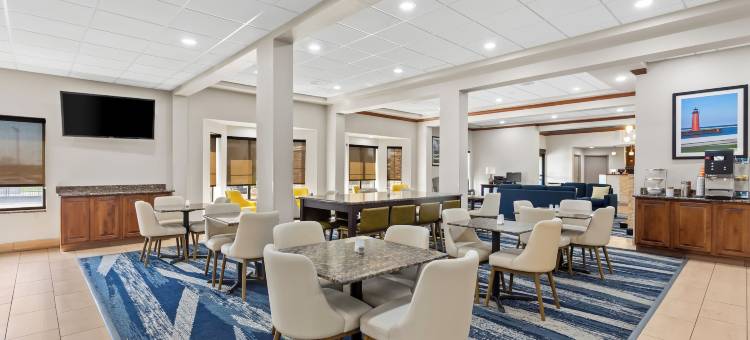 基诺沙普莱曾特普雷里舒适套房酒店(Comfort Inn & Suites Kenosha-Pleasant Prairie)图片