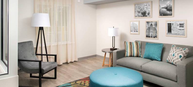 沃特福德市郊区开放式客房酒店(Suburban Studios Watford City)图片