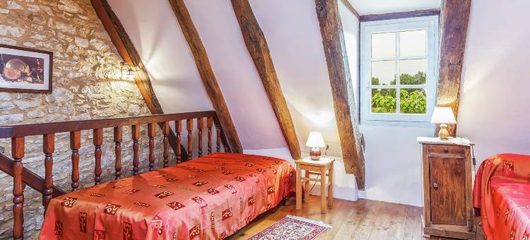Comfortable holiday home with private pool图片