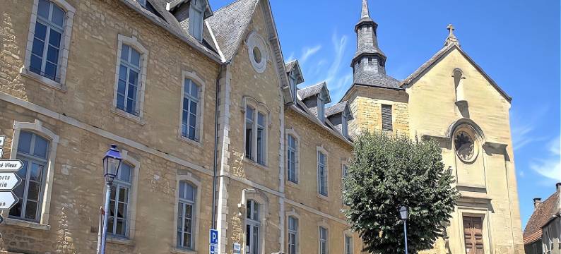 Spacious Holiday Home with Private Garden图片