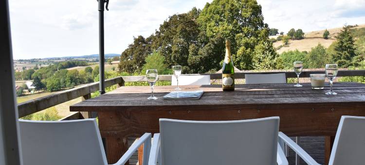 Holiday Home in Luzy with Fenced Garden图片