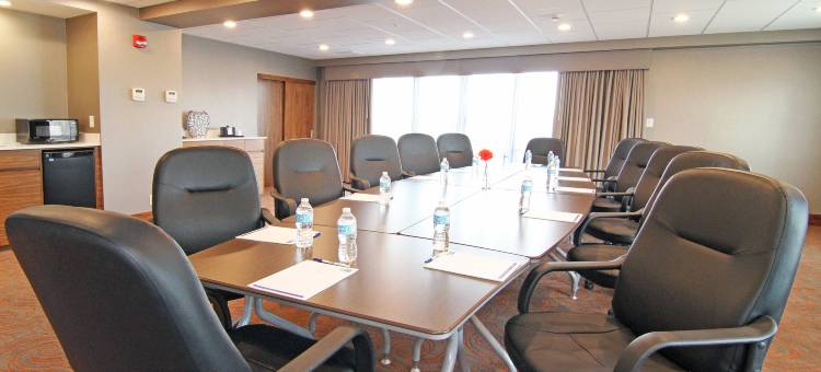 智选假日套房卡尔加里净重汽车旅馆村(Holiday Inn Express & Suites Calgary NW - University Area)图片