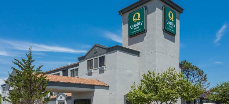 利斯萨米特 - 堪萨斯城凯艺酒店(Quality Inn Lees Summit - Kansas City)图片