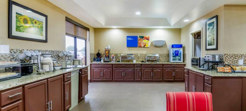 舒适酒店渥太华 堪萨斯(Comfort Inn Ottawa)图片