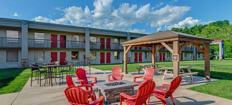 OYO 威尔克斯伯勒421号公路酒店(Red Roof Inn & Suites Wilkesboro)图片