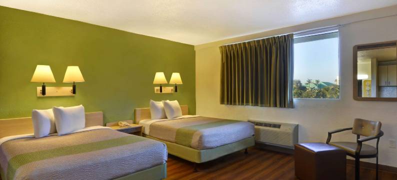 可可比奇海滩6号汽车旅馆(Motel 6 Cocoa Beach, FL)图片