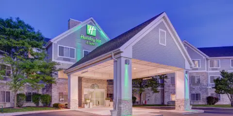 Holiday Inn & Suites 密爾沃基機場