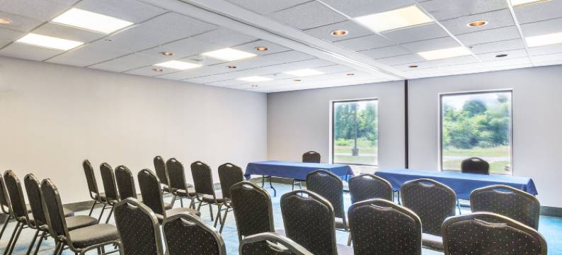 伯灵顿套房智选假日酒店 - 蒙荷里(Holiday Inn Express & Suites BURLINGTON - MOUNT HOLLY by IHG)图片