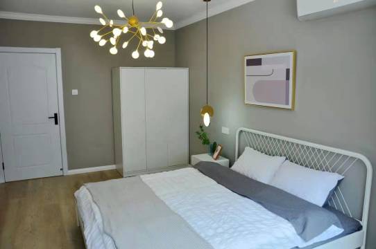 花小花民宿(梅富路分店)