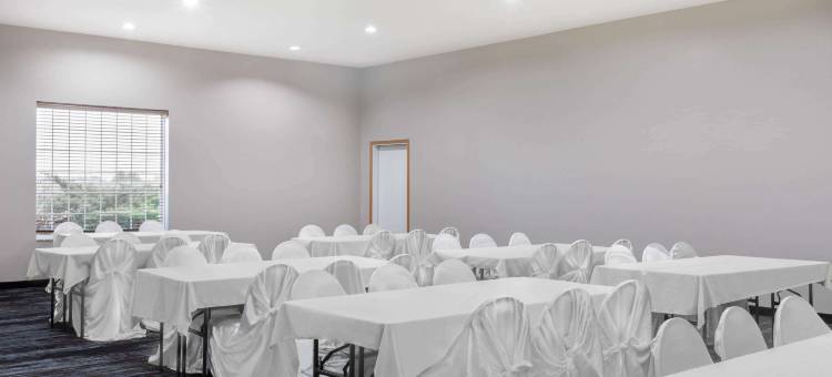 佩拉美吟温德姆酒店(AmericInn by Wyndham Pella)图片