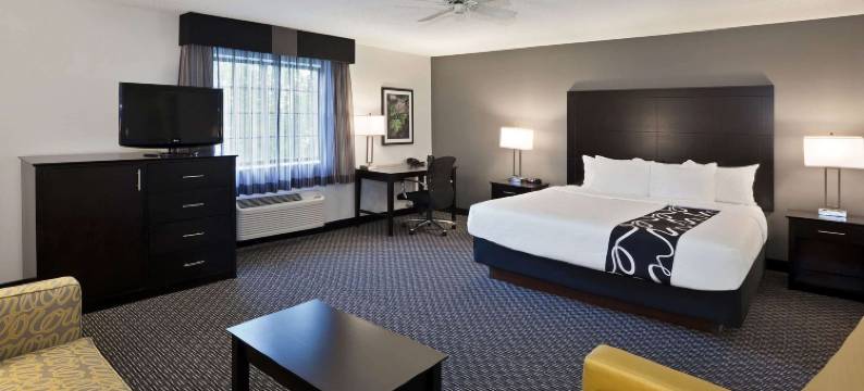 克利夫兰马其顿拉昆塔温德姆套房酒店(La Quinta Inn & Suites by Wyndham Cleveland Macedonia)图片