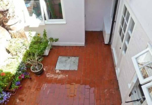 Seashell Cottage Hotel Overview