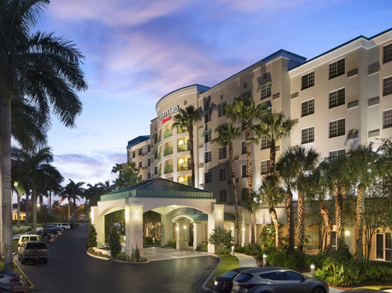 劳德代尔堡机场邮轮码头万怡酒店