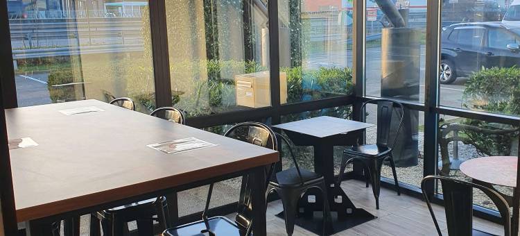 直通马堤格的Kyriad酒店(Kyriad Direct Martigues)图片