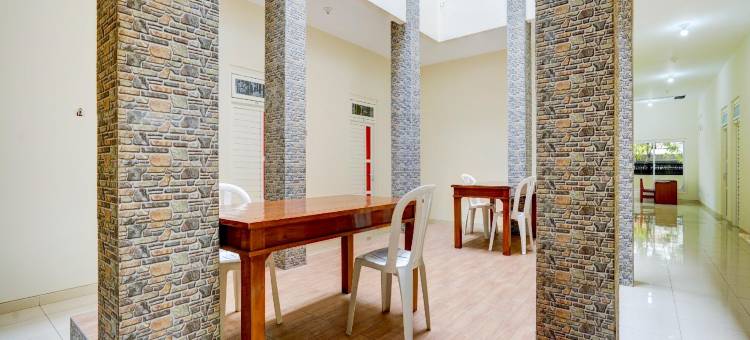 因纳普腾吉利斯家庭住宅酒店(OYO 90173 Innapp Tenggilis Family Residence)图片