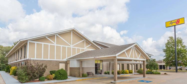 本顿维尔温德姆速8酒店(Super 8 by Wyndham Bentonville)图片