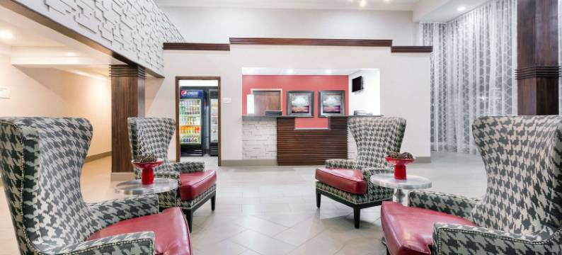 土斯卡鲁沙华美达酒店(Ramada by Wyndham Tuscaloosa)图片