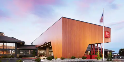 文納奇市中心紅獅酒店