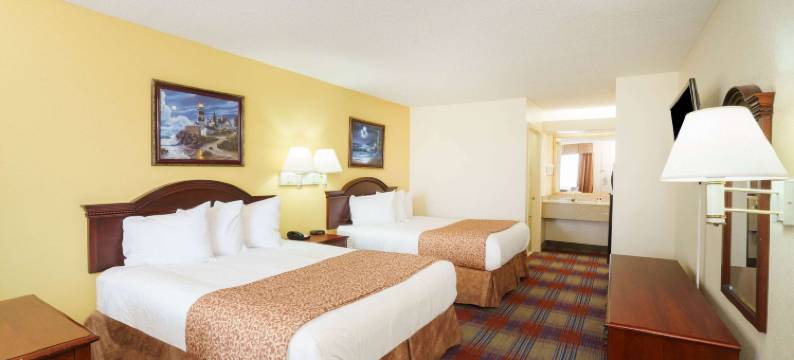 蒙哥马利东部Travelodge by Wyndham酒店(Travelodge by Wyndham Montgomery East)图片