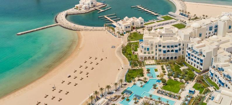 希尔顿萨尔瓦海滩度假村及别墅(Hilton Salwa Beach Resort & Villas)图片