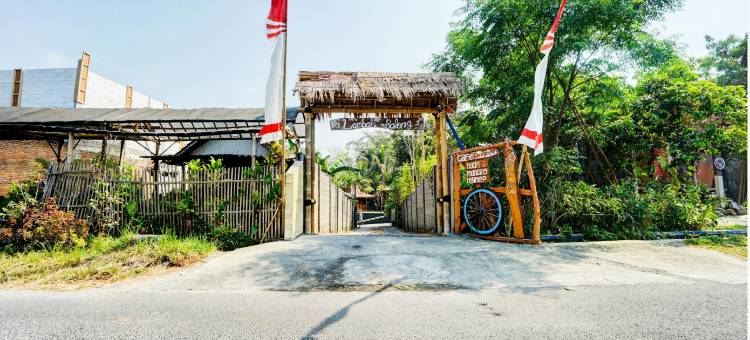 首都O 93238伦巴姆巴隆度假村(Lembah Mbalong Resort Mitra RedDoorz Near Exit Tol Singosari)图片