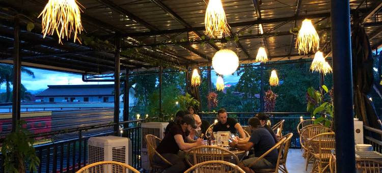 100 咖啡摩托旅舍(100% Cafe Moto Hostel)图片