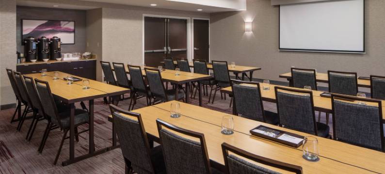 赫恩登雷斯顿万怡酒店(Courtyard Dulles Airport Herndon/Reston)图片