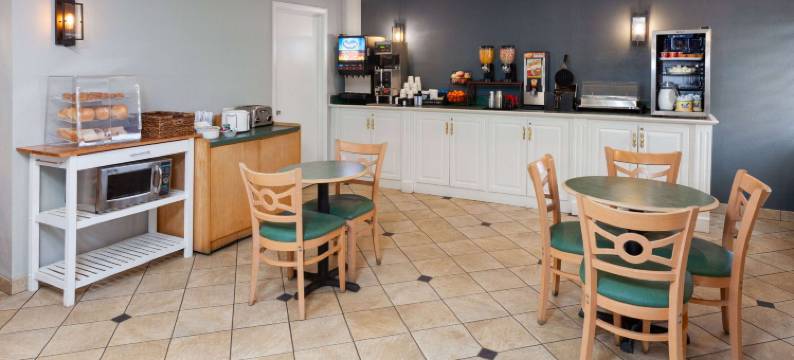 克利夫兰独立城拉昆塔温德姆酒店(La Quinta Inn by Wyndham Cleveland Independence)图片