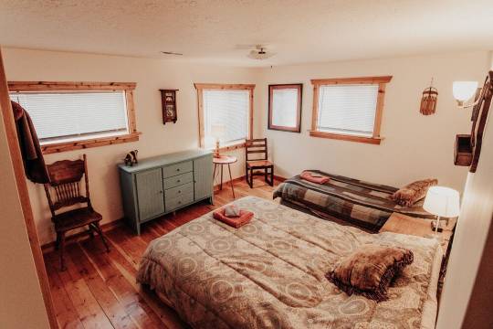 Relax in "Big Sky" Style just 3 blocks from the Symes Mineral Soaks!