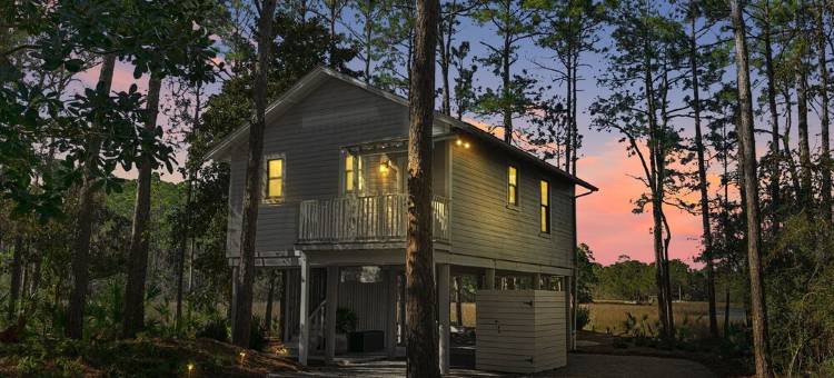 ★Luxuriously Romantic One-Of-A-Kind Treehouse w/Canoe, Fire Pit and More★图片