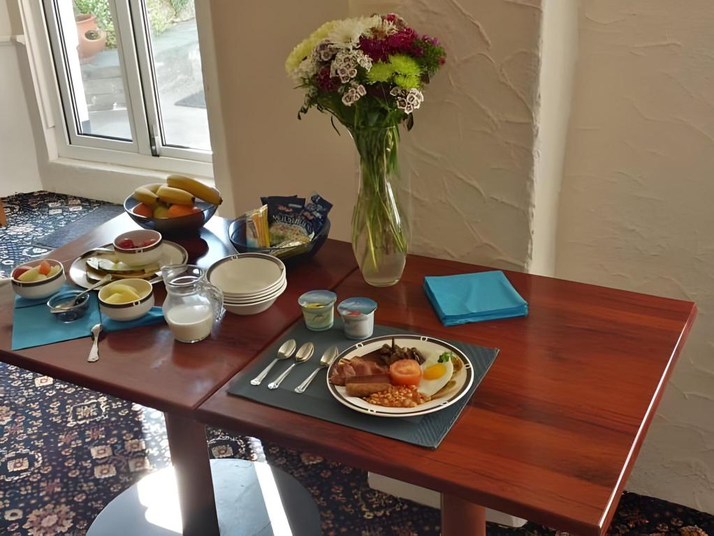 Bryn-Y-Mor (Adult Only)Over view