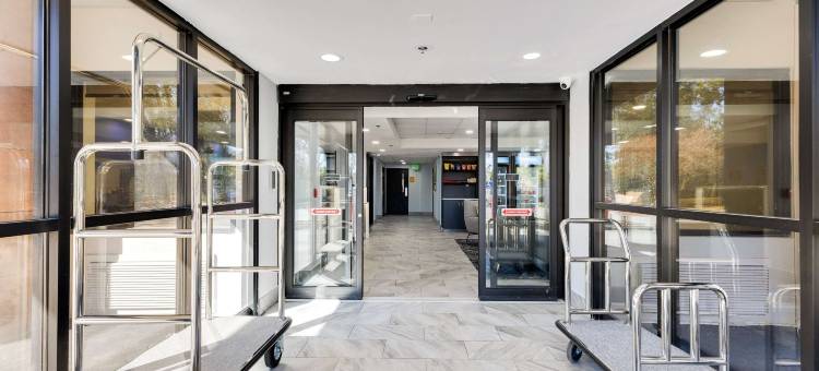 杰克逊维尔蔓达林拉昆塔温德姆套房酒店(La Quinta Inn & Suites by Wyndham Jacksonville Mandarin)图片