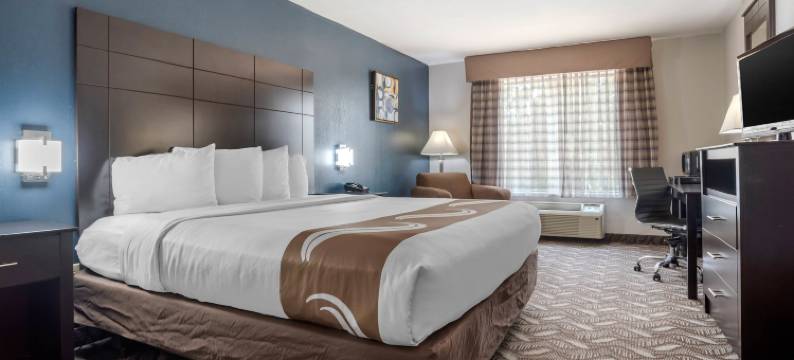 巴吞鲁日东品质套房酒店-德纳姆斯普林斯(Quality Suites Baton Rouge East - Denham Springs)图片