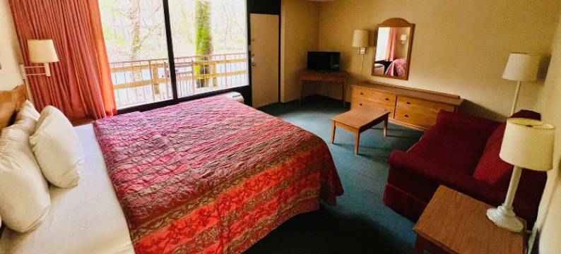 河畔新发现小屋(Newfound Lodge on the river)图片