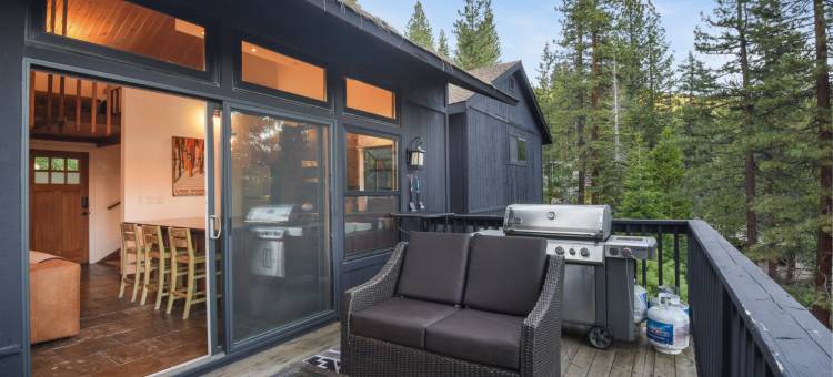 Idyllic Incline Village Close to Lake Tahoe图片