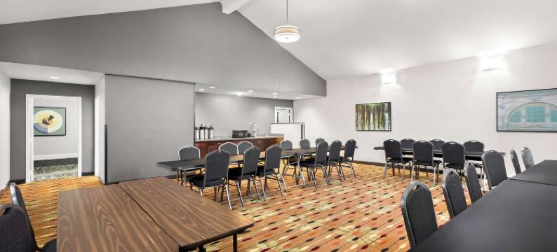 韦恩堡豪华贝斯特韦斯特酒店(Best Western Luxbury Inn Fort Wayne)图片