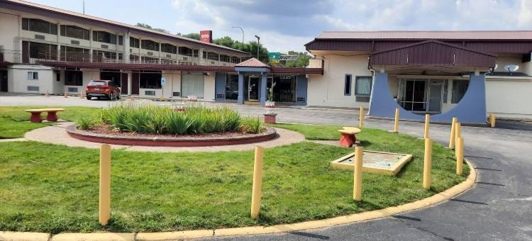 OYO伊利诺伊莫林市区I-74北酒店(Americas Best Value Inn Moline)图片