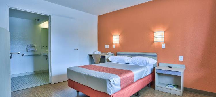 费拉格尔斯塔夫西6号汽车旅馆- 林场村店(Motel 6 Flagstaff, AZ - West - Woodland Village)图片