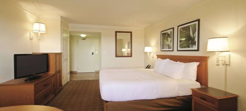 科勒尔斯普林斯大学路拉昆塔温德姆套房酒店(La Quinta Inn & Suites by Wyndham Coral Springs Univ Dr)图片