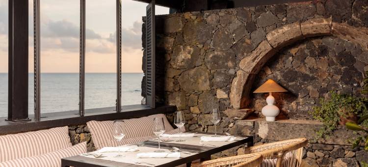 白色专享套房别墅酒店(WHITE Exclusive Suites & Villas)图片